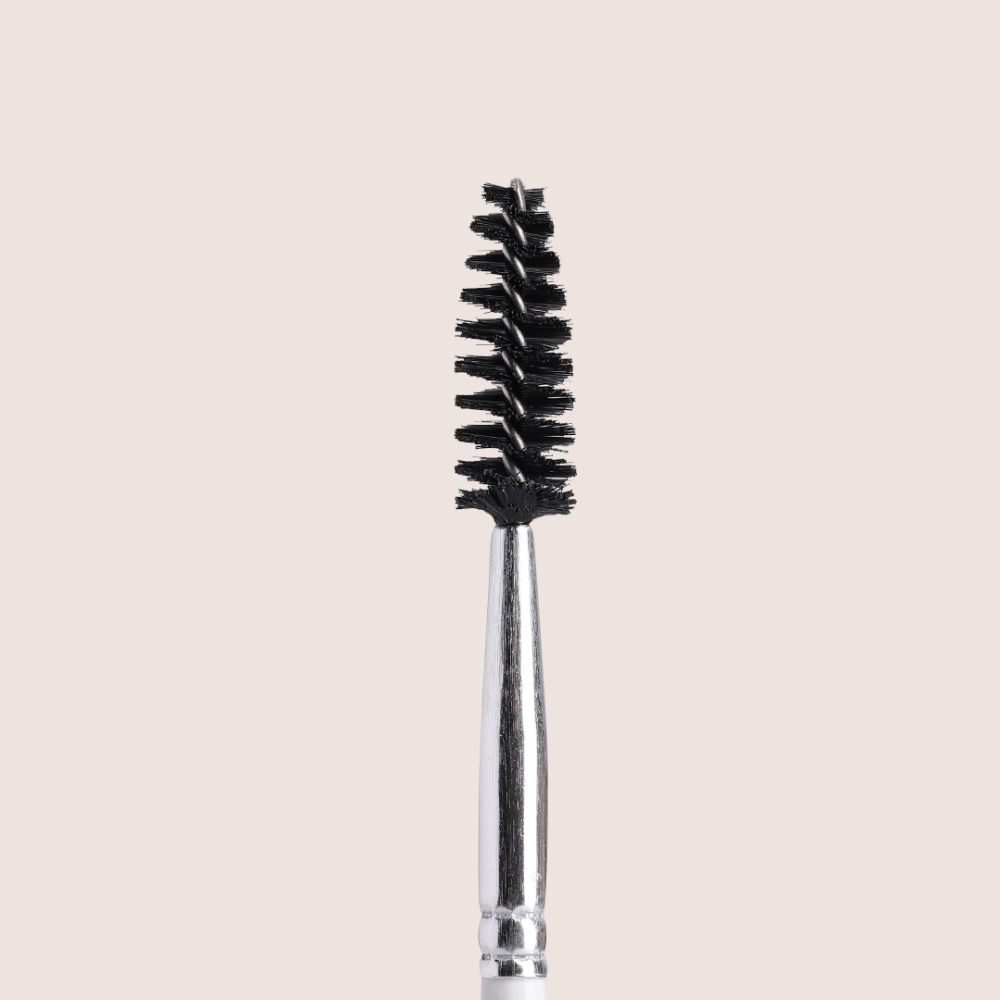 06 Dual Brush (Fine angled brow brush & Spoolie)