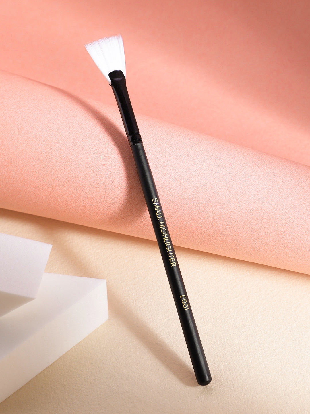 Cuffs N Lashes Makeup Brushes E001 - Small Highlighter Brush
