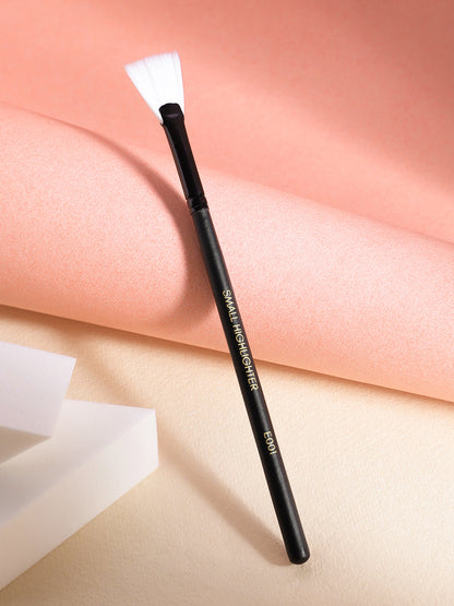 Cuffs N Lashes Makeup Brushes E001 - Small Highlighter Brush