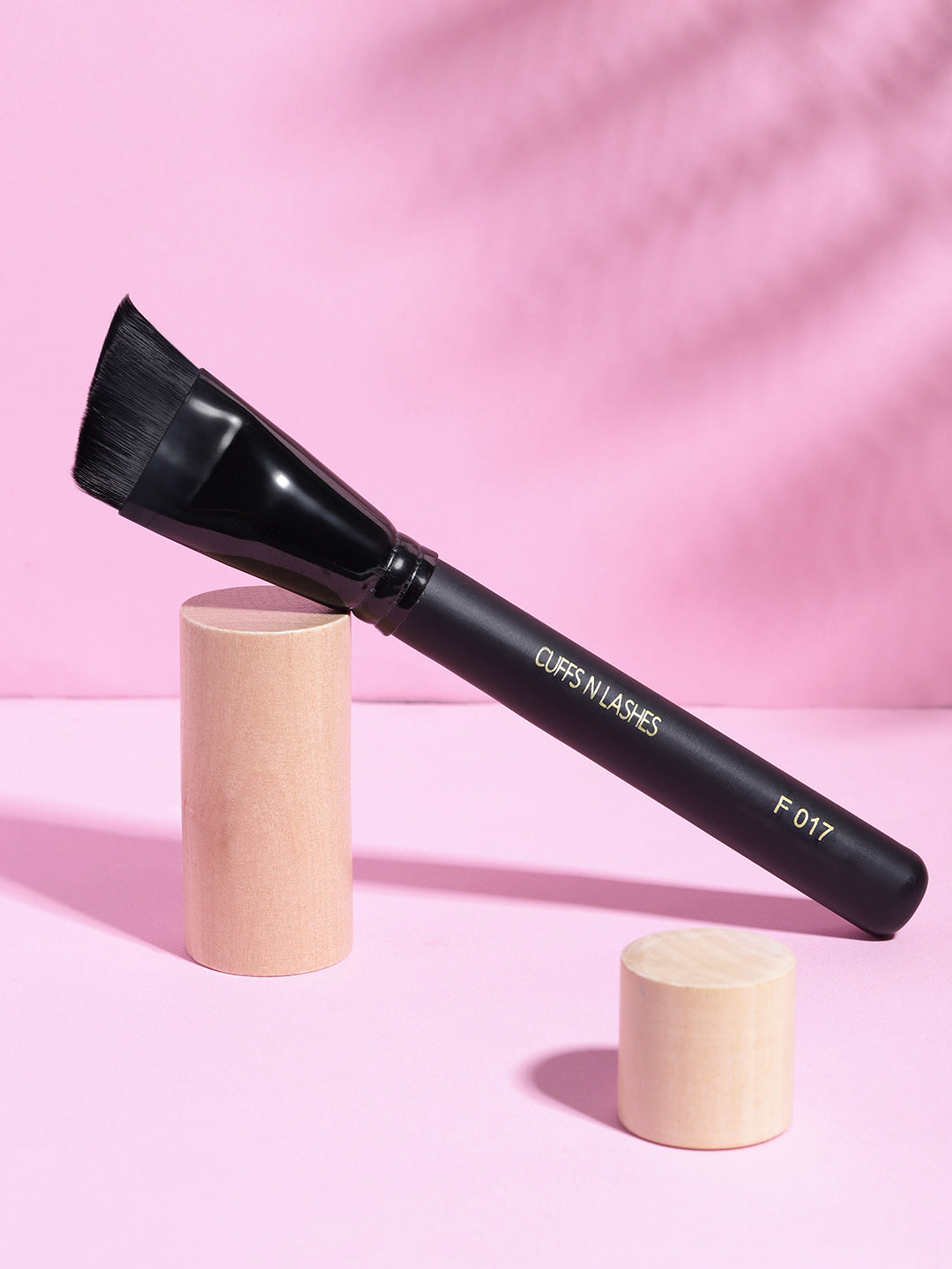 Cuffs N Lashes Makeup Brushes, F017 - Big Contour Brush