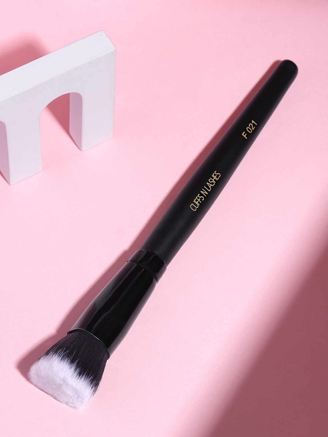 Cuffs N Lashes Makeup Brushes, F021 - Flat Top Kabuki Brush