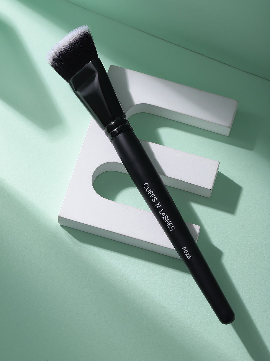 Cuffs N Lashes Makeup Brushes, F025 BIG BRONZER / CONTOUR BRUSH